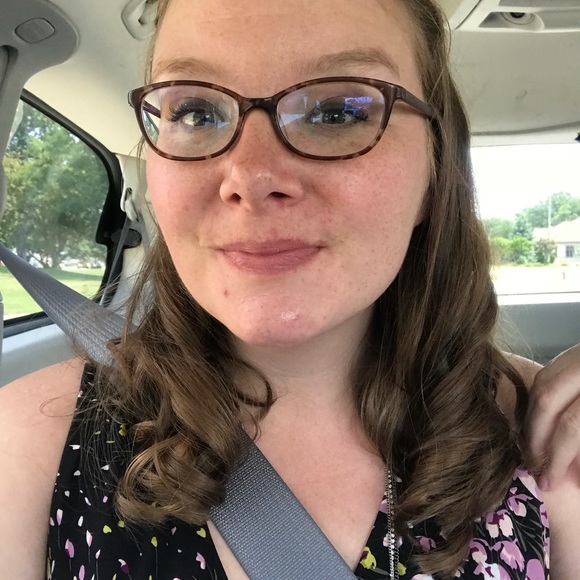 Meet your Posher, Rachel - Picture 3 of 3